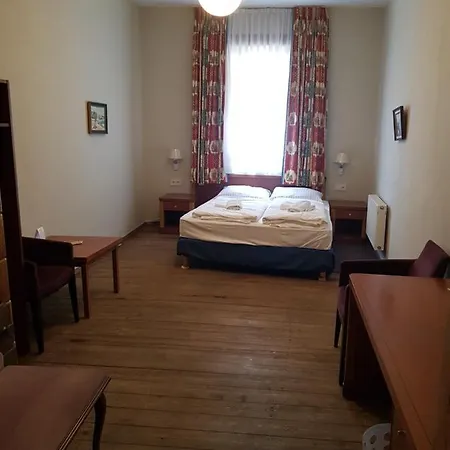 Hotel Restaurant Toscana Naumburg 3*